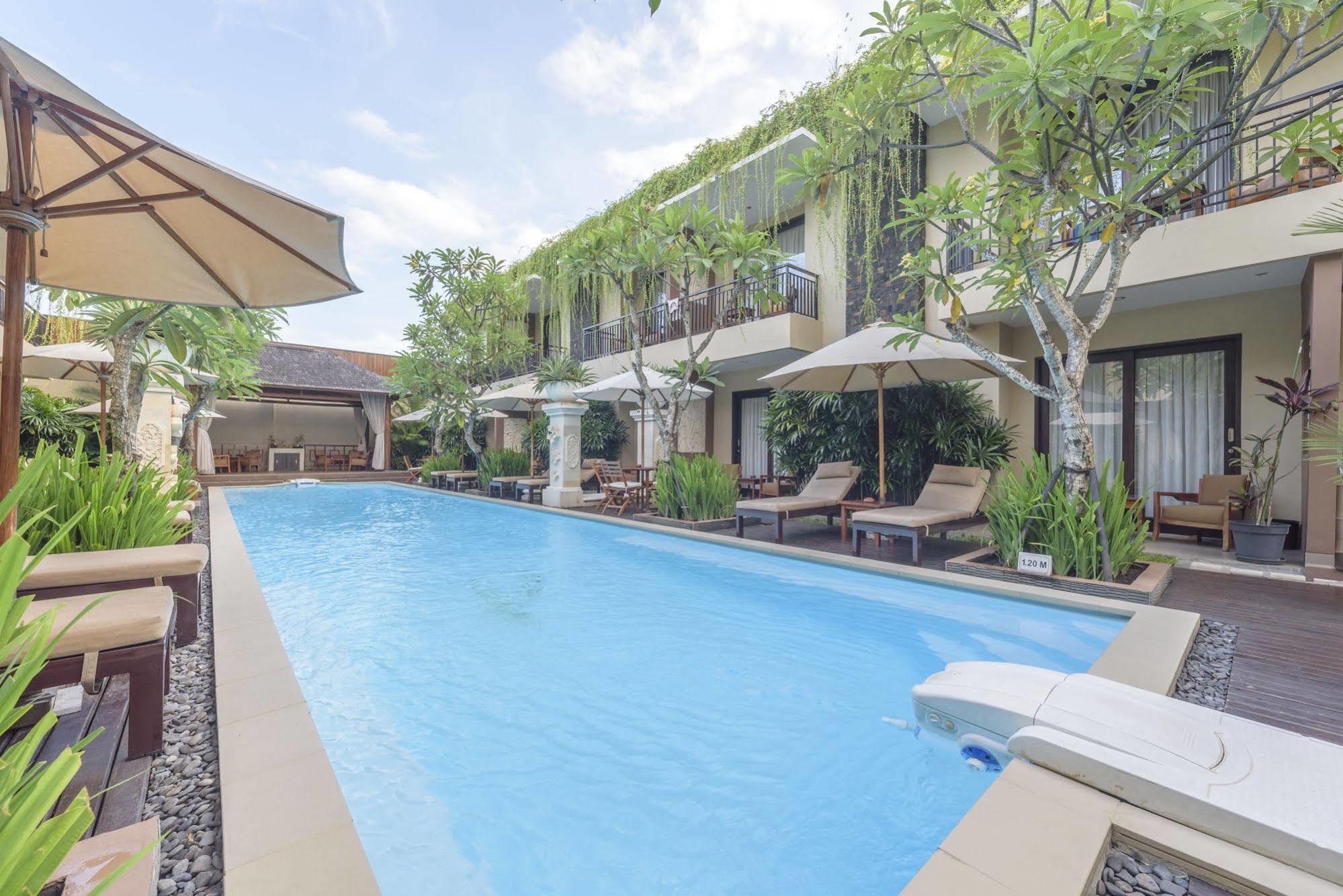D'Penjor Seminyak Hotel Exterior foto